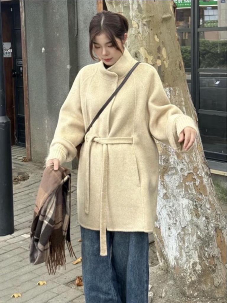Women's Luxury Alpaca Wool Coat: 2025 Autumn/Winter Collection, Loose Fit with Knit Sleeve Details.