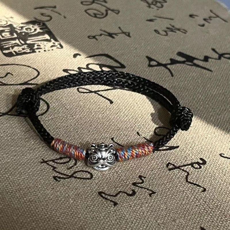 Tibetan Red String Bracelet with Lion Charm – Auspicious Luck-Bringing Chinese Zodiac Jewelry