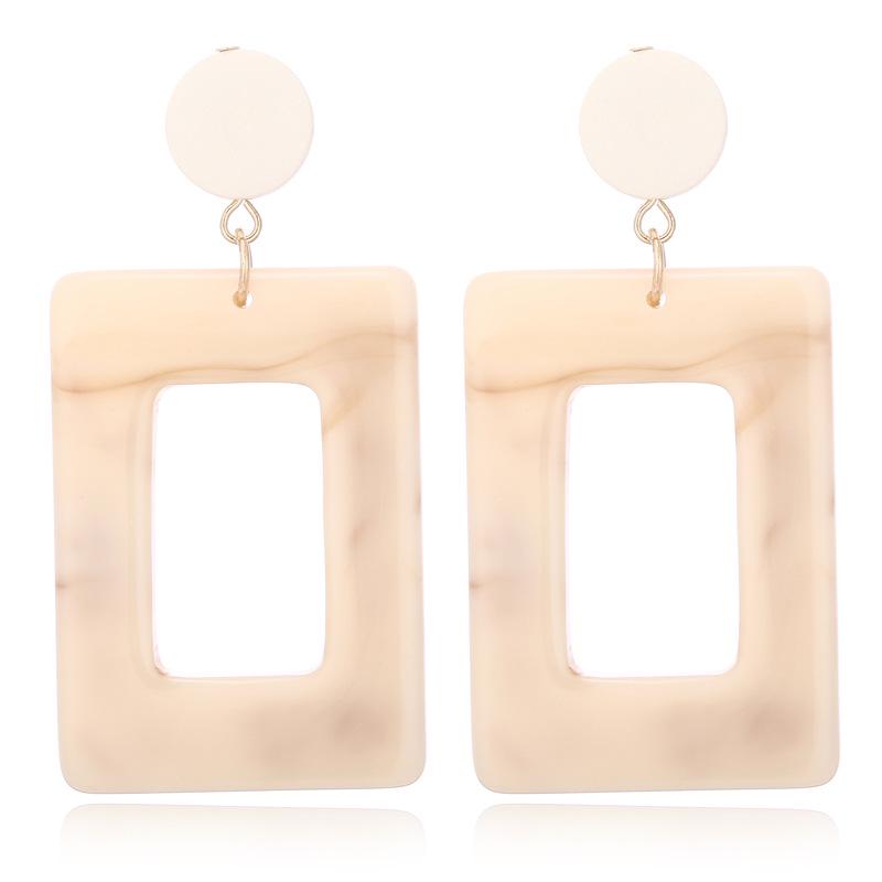 

Новые популярные акриловые деревянные серьги в европейском и американском стиле, простые трендовые серьги из смолы бежевый