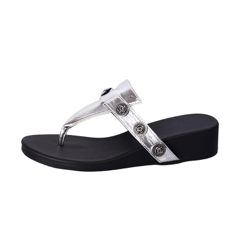 Pinch-in flip-flops shoes women's summer wear 2025 new Korean version fashion versatile flat-bottomed cool slippers beach shoes sandals