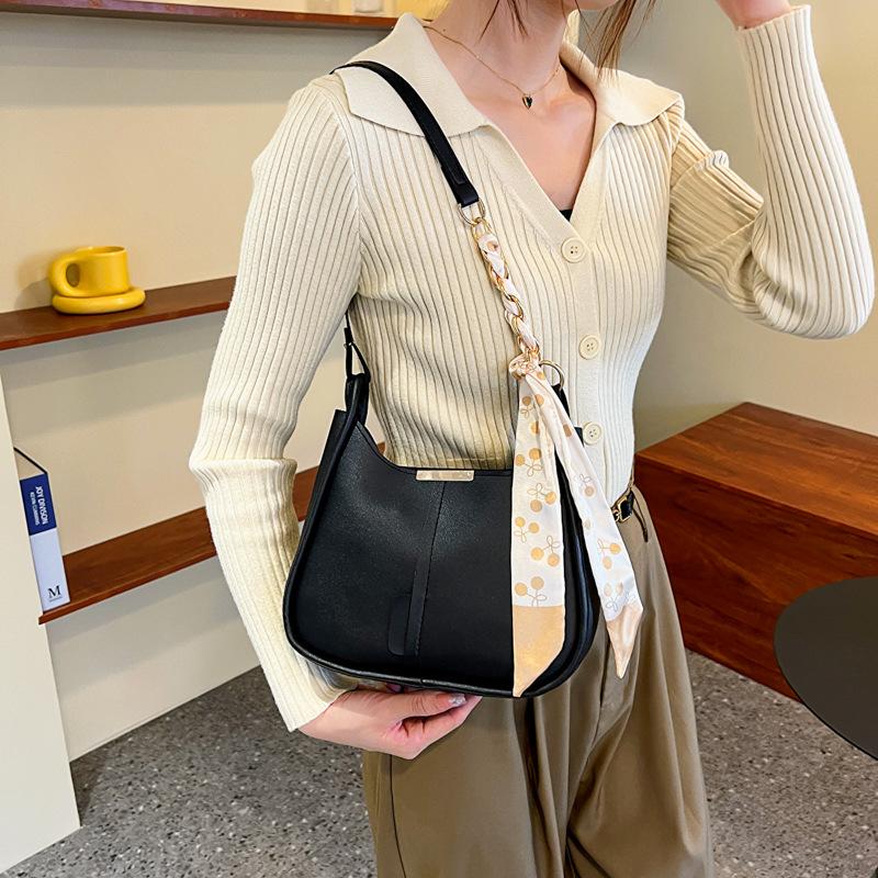 Premium Texture Large-capacity Bucket Bag Women's 2025 Spring and Summer New Fashion Messenger Bag Niche Commuter Shoulder Bag