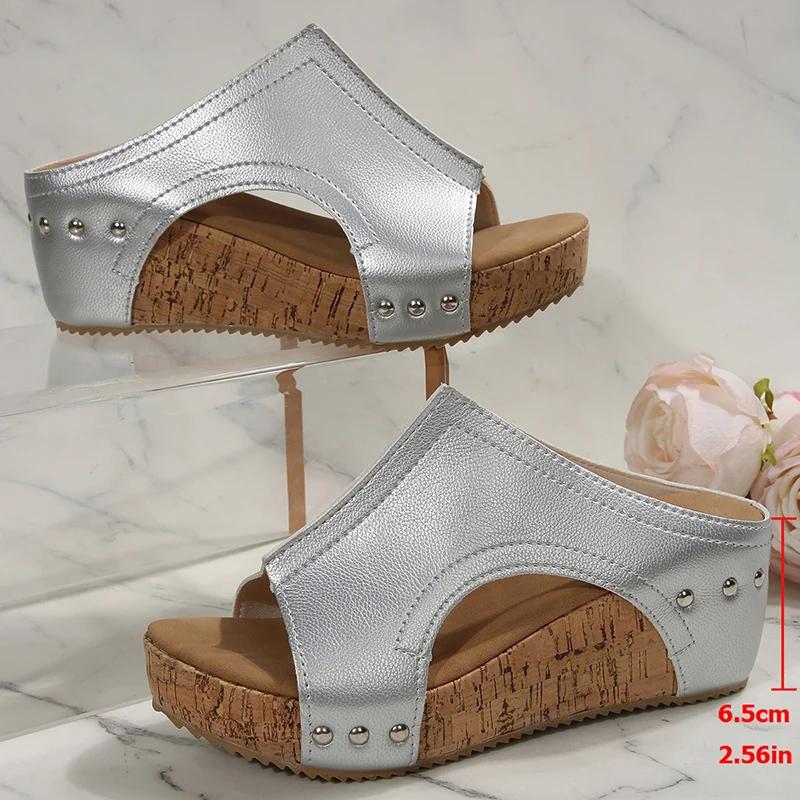 

Модные массивные сандалии на платформе Женская мода Черные шлепанцы-клинья из искусственной кожи для женщины 2025 Лето Толстая подошва Слайды Большой размер 36-43 43 серебряный