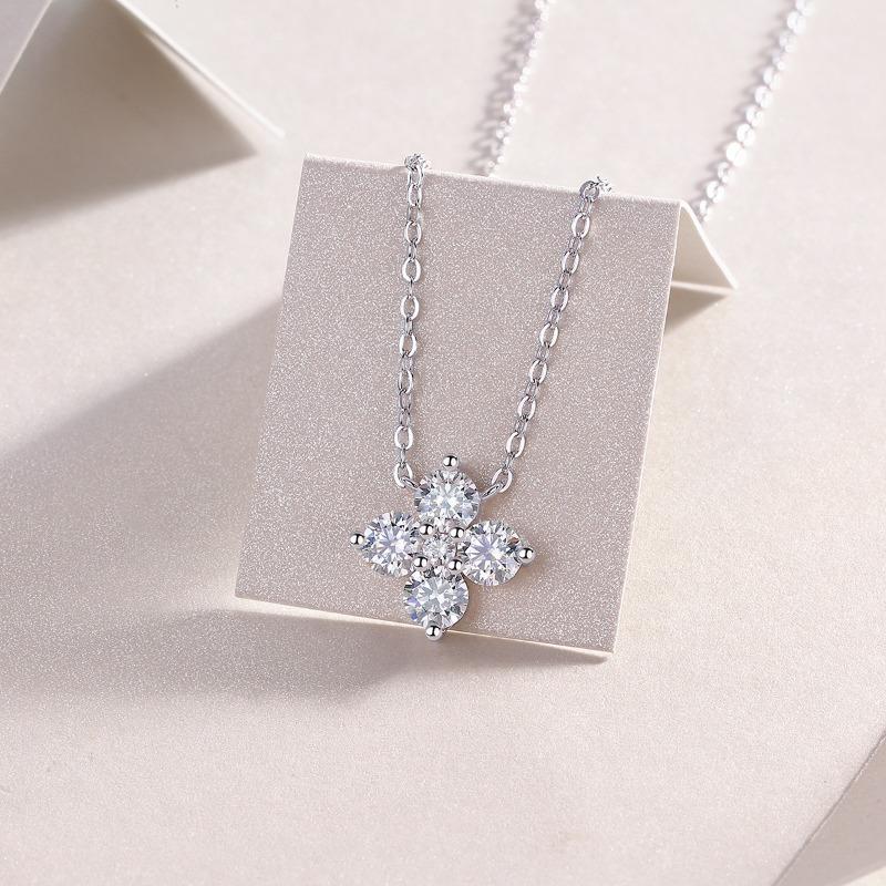 S Silver Moissanite Lucky Clover Pendant Necklace Necklace