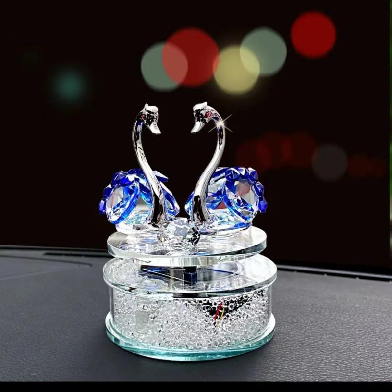 

Вращающийся хрустальный лебедь на солнечной батарее - Модный ароматерапевтический декор для автомобиля