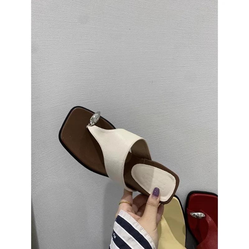 Fashion Women's Flat Sandals Slippers Clip Toes Casual On Beach Shoes 2025 Summer Outside Women's Wedge Metal Decorative Slippers