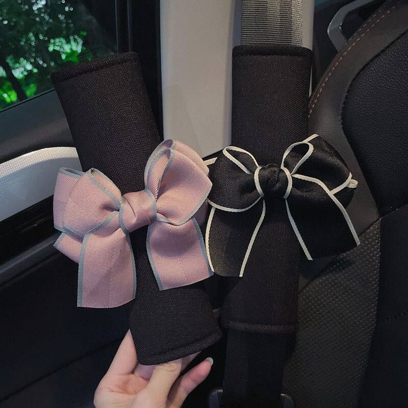 German High-End Car Seatbelt Shoulder Pads, a Pair of Anti-Neck-Strangling Plush Soft Car Interior Accessories, Creative and Cute