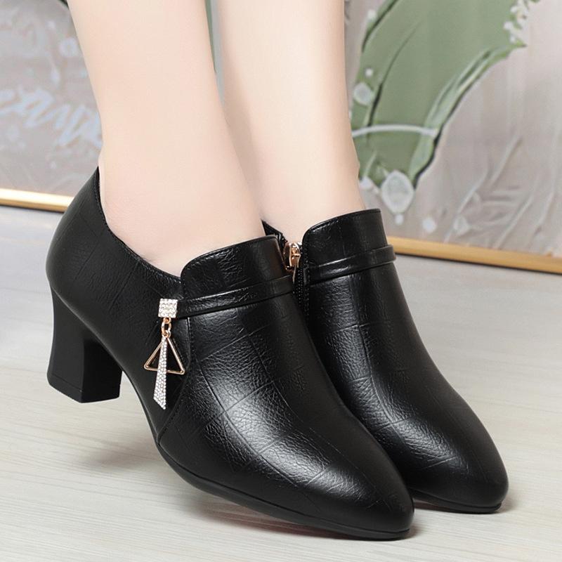 

Модные элегантные туфли из мягкой кожи с глубоким ртом, женские туфли-лодочки на платформе, весна 2024 г., туфли на среднем каблуке для офиса, модель для мам, противоскользящие 39(Foot24.5cm)