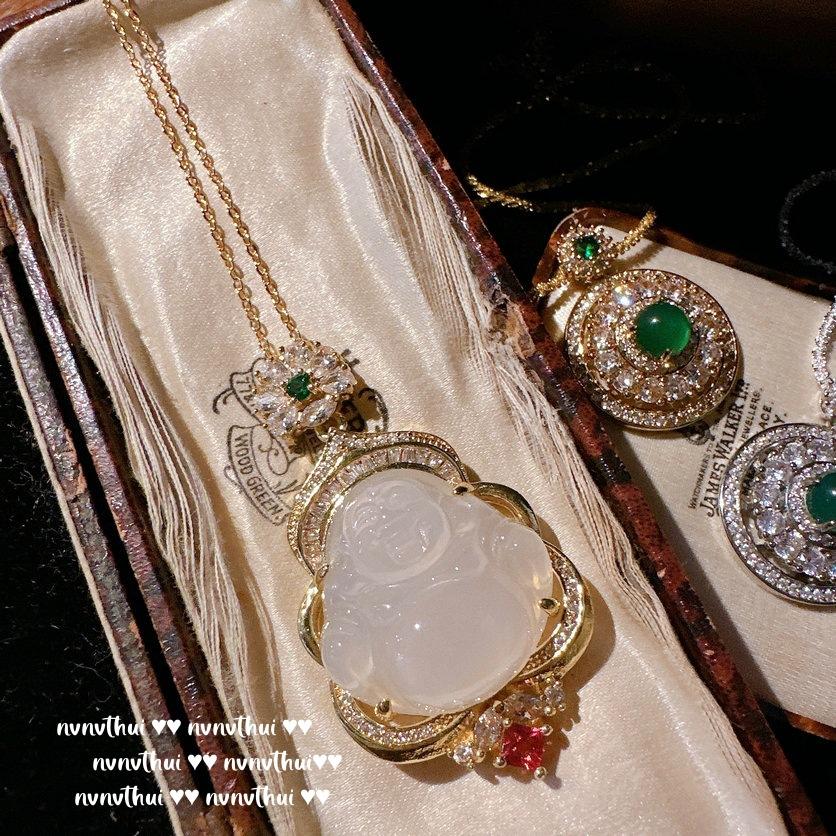 Chalcedony Flower Plate Gemstone Necklace, Antique, Plated With 18K Gold, Ice-Type White Chalcedony Sugar Cube Zircon Necklace.