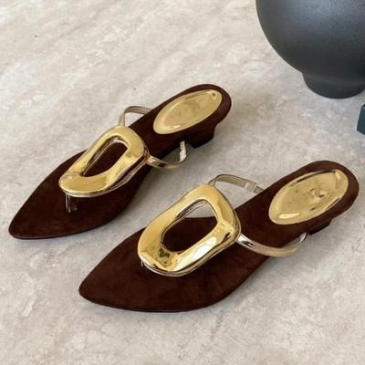 Metall-Dekoration Keile Zehentrenner Hausschuhe Damen Sexy Spitz Sommer Pantoletten Flip Flops Komfort Strand Designer Schuhe