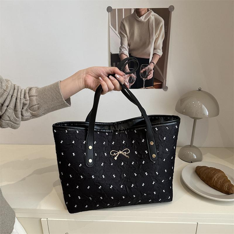 

Bow autumn new versatile casual tote bag women s large-capacity personalized student class lightweight shoulder bag чёрный