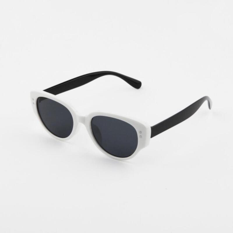 

Women s Summer Fashion White Round Sunglasses G1288_White Black