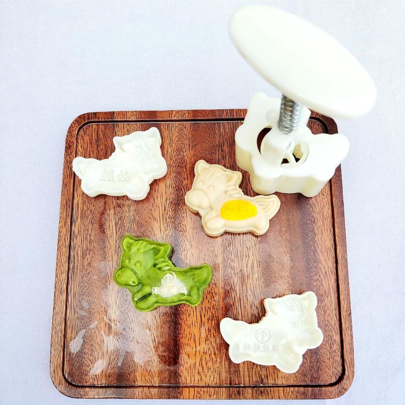 50g Cute Horse Shaped Pastry Moulds Mooncake Mold Mooncake Stamps Hand Pressure Tool Plastic Material Baking Accessories