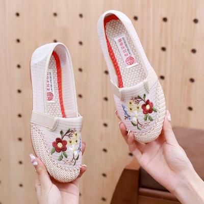 Women's Shoes Embroidery Shoes Old Beijing Cloth Shoes Soft Bottom Non-slip Mother Embroidery Shoes