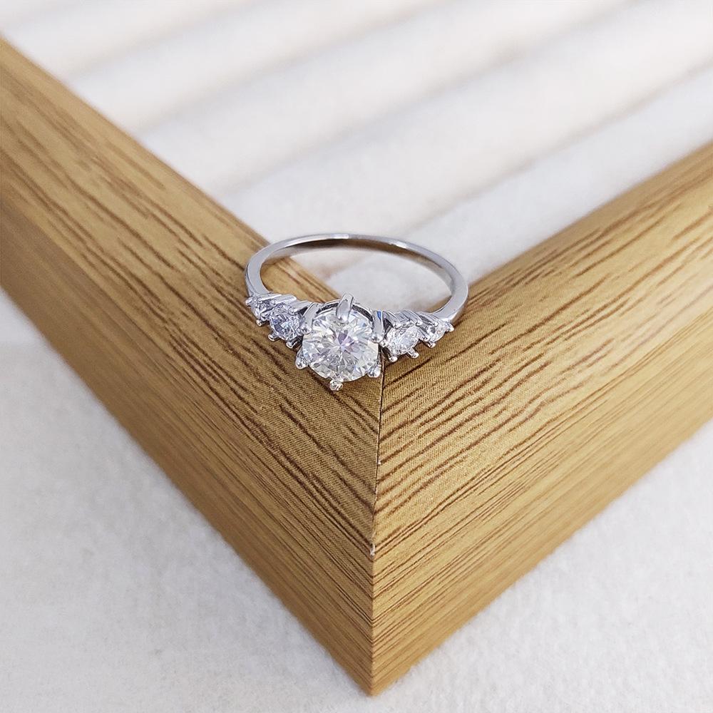 1 Carat Moissanite Classic Six-Claw S925 Silver Ring for Women