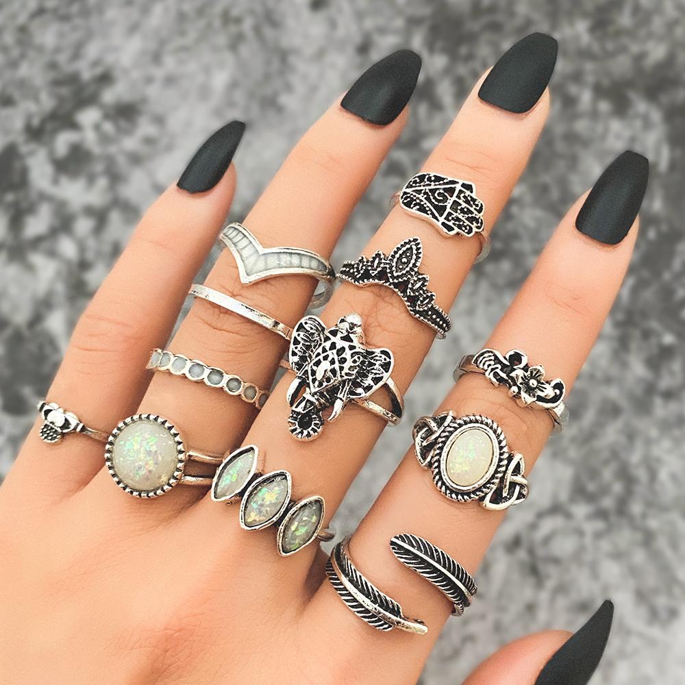 Srebrny zestaw pierścionków z ręcznie rzeźbionymi wisiorkami w stylu retro dla kobiet