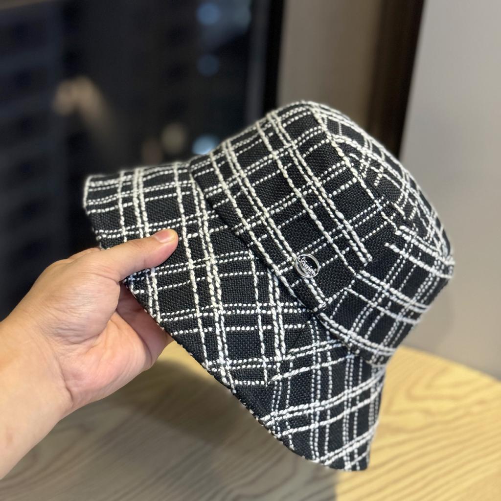 New Style Plaid Fisherman Hat for Women In Autumn and Winter New Fashion Versatile Face Showing Small Basin Hat Retro Style Warm Hat Trend