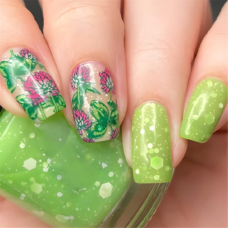 

24 Pcs Glossy Press On Nail Short Stick on Nail Shamrocks Flowers Artificial Nail Saint Patricks Day False Nail 1