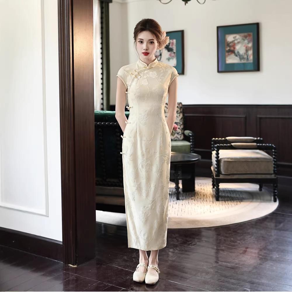 Bei Zhiyun yellow knitted jacquard long literary cheongsam women's 1011 spring new girls short sleeves young work wear