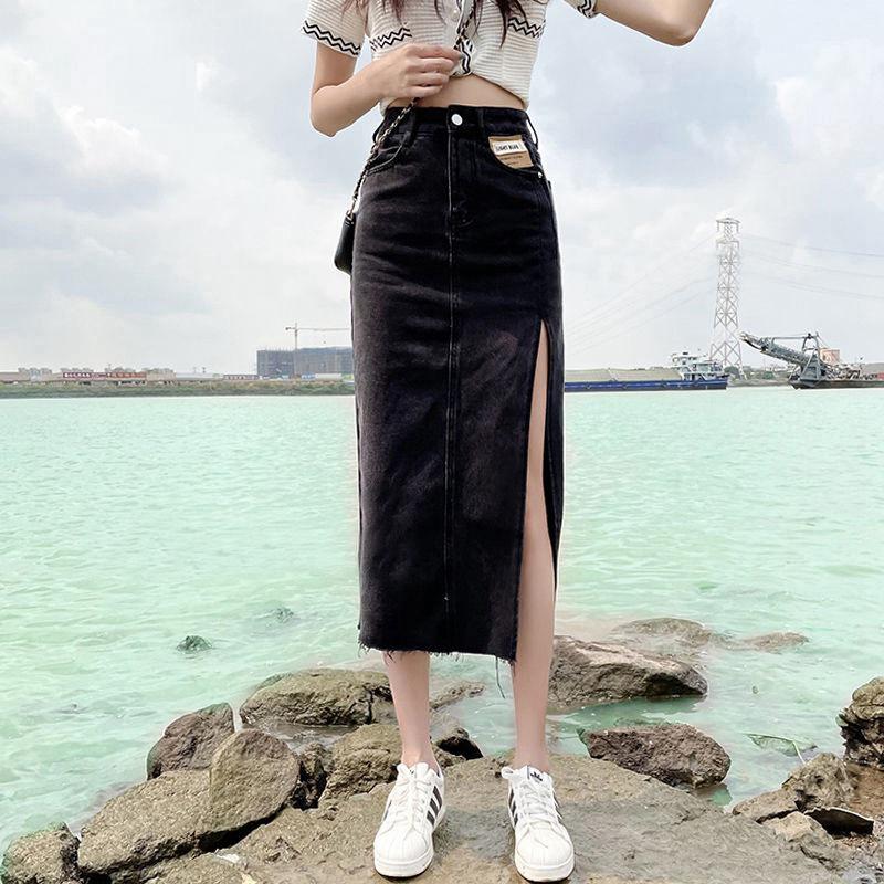 

Женская джинсовая миди-юбка с высокой талией и боковым разрезом - Лето 2024 Приталенная А-силуэта Облегающая Уличный стиль M чёрный