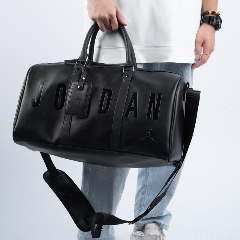 Jordan Borsa Sportiva in PVC Grande Capacità con Logo a Lettera, Borsa da Palestra, Tote da Basket, Borsa a Spalla, Borsa da Viaggio Crossbody, Borse Unisex, Nero HA6466-011