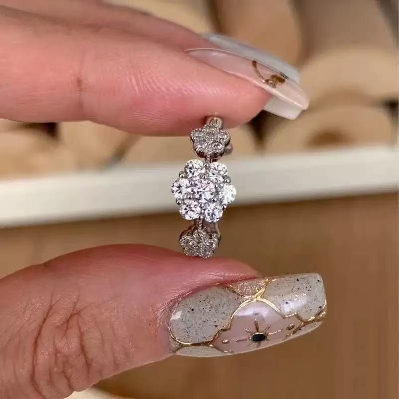 Customizable Elegant Flower Design Adjustable Ring for Women - Fashionable and Versatile Jewelry Accessory for Index Finger.