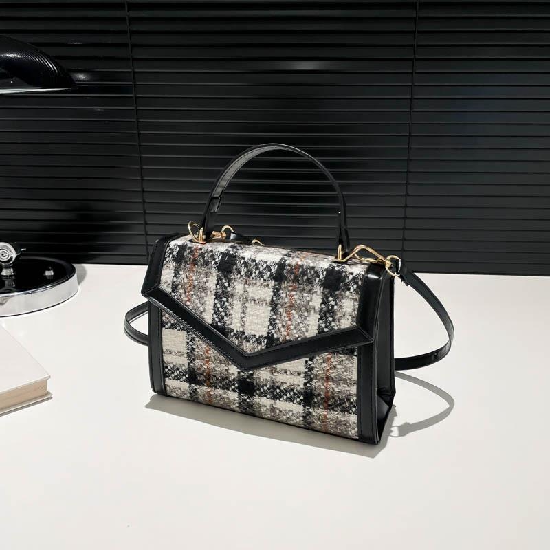 Stylish Vintage Handheld Small Square Bag With Unique Design For Trendy Women