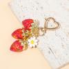 Süße Erdbeer-Taschenanhänger Schlüsselanhänger Kawaii Herz Blume Gänseblümchen Schlüsselanhänger für Damen Mädchen Tasche Geldbörse Anhänger Zubehör Geschenk