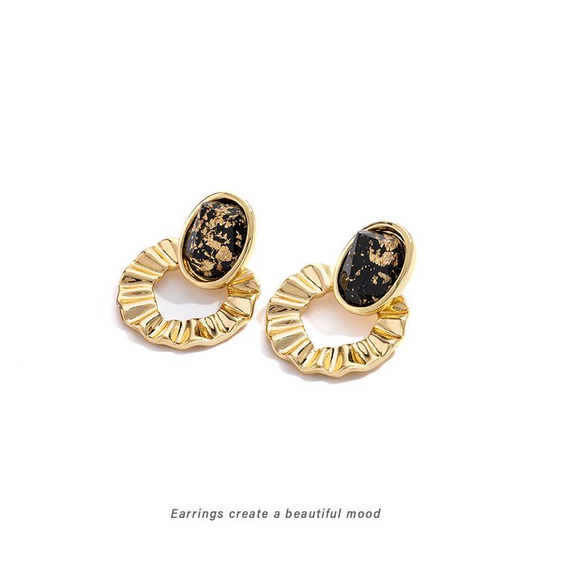 Vintage Geometric Pleated Oval Clip-On Resin Earrings for Women