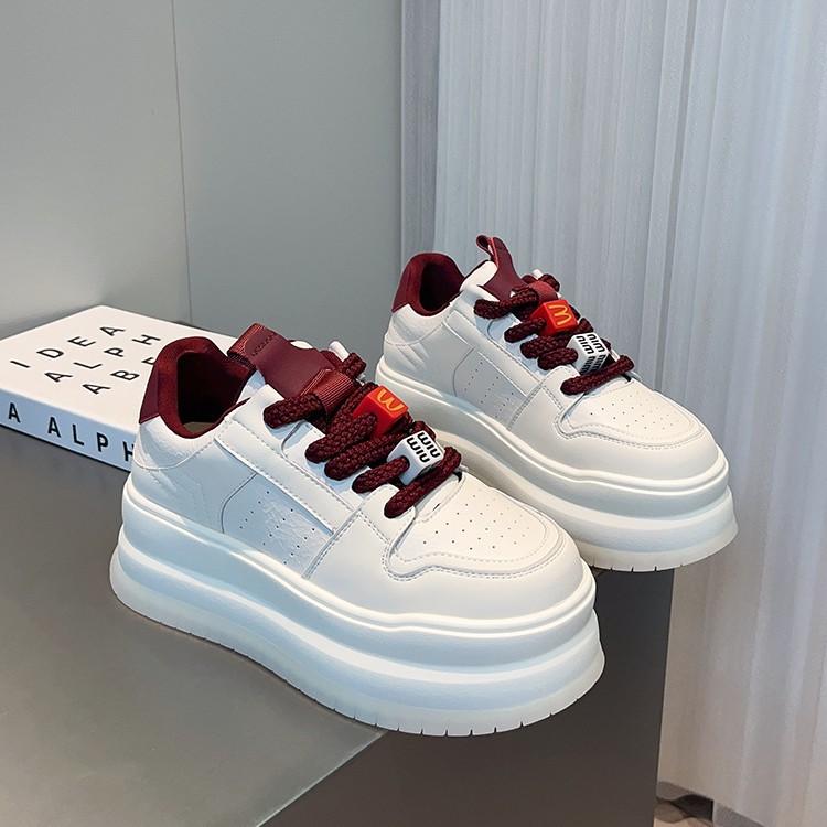 Weiße Leder-Plateauschuhe Damen 2025 Frühling neu vielseitige höhenerhöhende Brotschuhe kleine höhenerhöhende Muffin-Schuhe