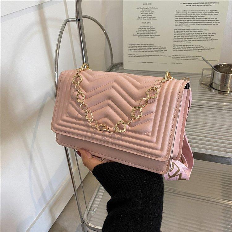 

Модная ромбовидная вышивка нитью, маленькая квадратная сумка через плечо, сумка-мессенджер, новинка 2025 года, однотонная, с тиснением, однотонная, портативная женская сумка Yes. розовый