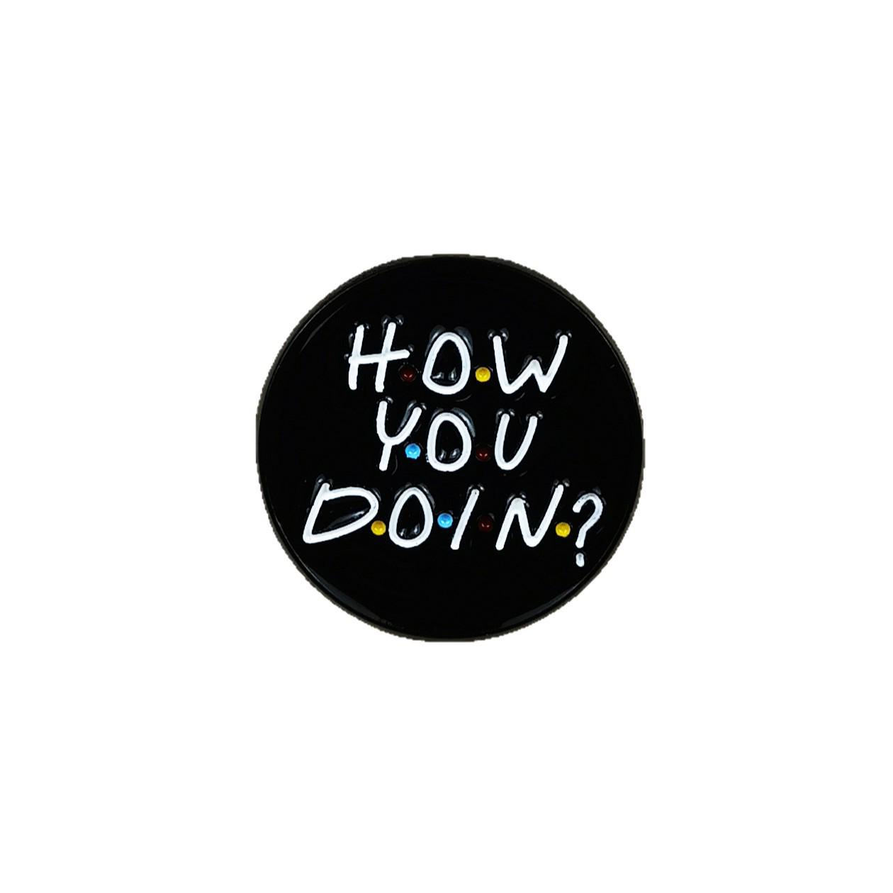 Custom Black Round Brooch: Fashionable Versatile Backpack & Clothing Accessory with Creative English Letter Design Metal Badge