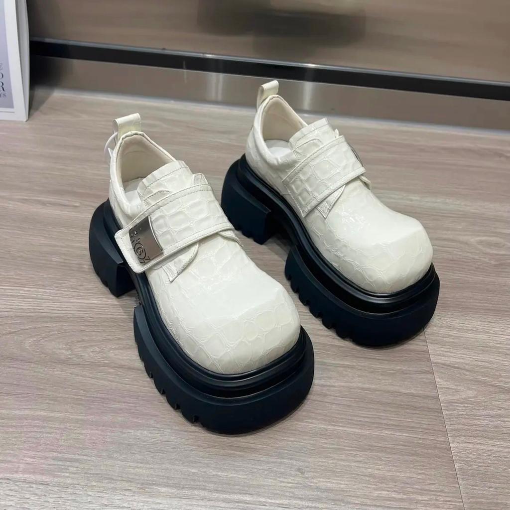 British trendy cool square head small leather shoes for women's 2025 autumn new models, Jue Jue Zi thick-soled heightening metal buckle loafers