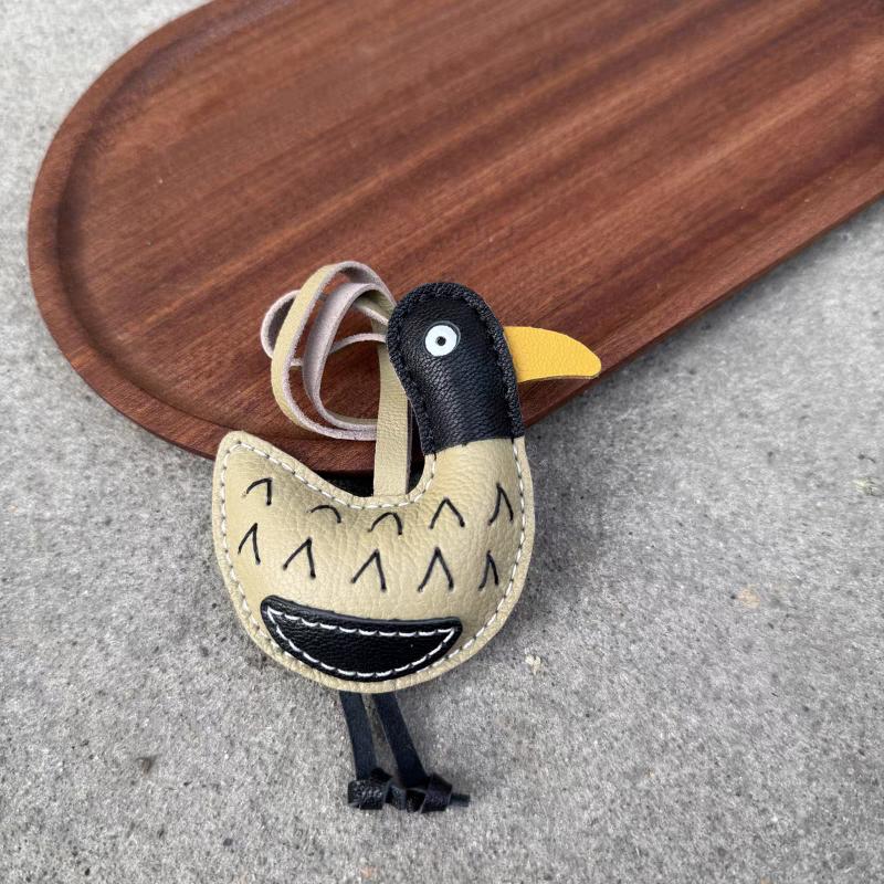 Creative Dazed Duck Bag Pendant Fashion Brand Design Cartoon Trendy Keychains Exquisite Versatile High-quality Suitcase Pendants