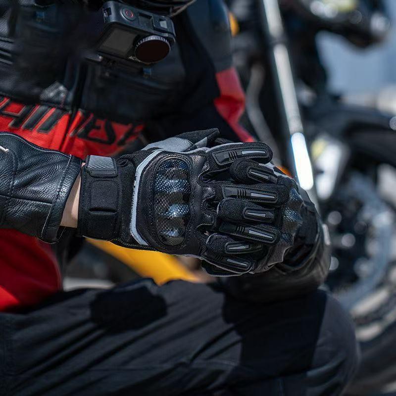 Winter windproof carbon fiber off-road locomotive motorcycle riding gloves are universal in all seasons