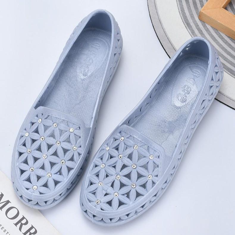 Nurse's Summer Thick Soled Women's Hole Sandals Comfortable Beach White Shoes Breathable and Non Slip Shoes