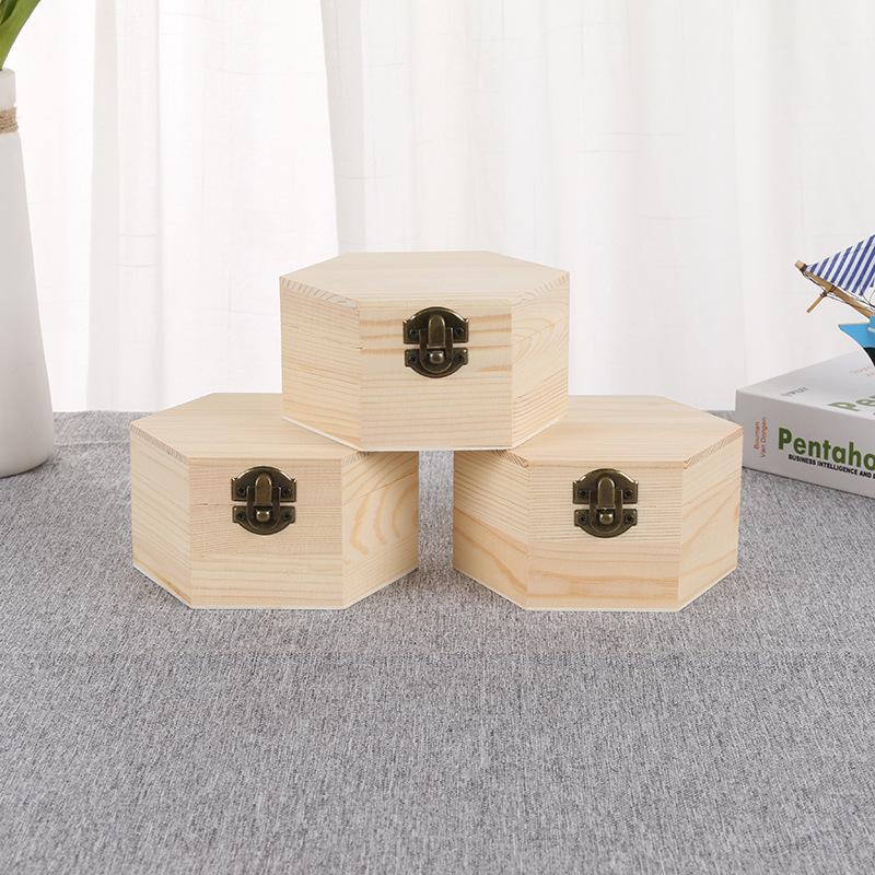 A disposizione: Scatola Regalo Esagonale in Legno di Pino e Bauletto Arcuato a Forma di Cuore Scatola Porta Gioielli