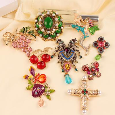 Broșe Ace Design Clasic Baroc Vintage Fashin Femei Bărbați Insigne Rășină Retro Palat Accesorii Petrecere Banchet Pentru Femei Bărbați
