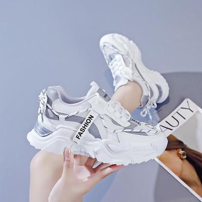 2023 primavera nuevos zapatos transpirables para papá zapatos casuales para estudiantes zapatos femeninos con suelas gruesas aumentan los zapatos para correr para mujer 810