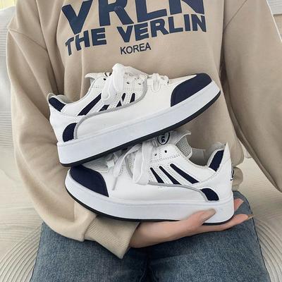Niche Retro Board Shoes Women's Autumn 2025 New Platform Bread Shoes Women's Versatile Big Head Shoes Sports Little White Shoes