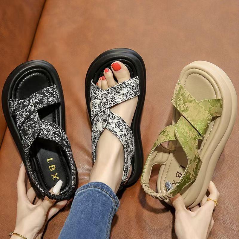 New Casual and Versatile Thick-soled Sports Beach Shoes for Women