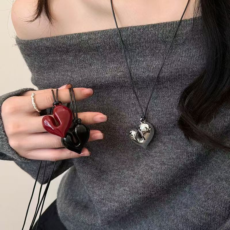 Love Pulling Sweater Chain Simple Versatile High End Heart Pendant Necklace for Women