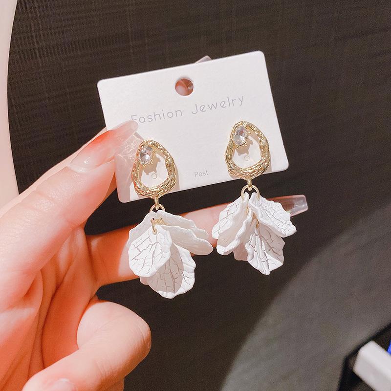 Simple pearl flower shell long fringed earrings light luxury fashion design earrings high-end earrings