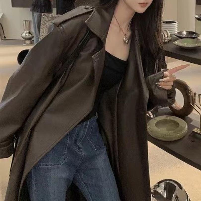 

Кожаная куртка-ветровка средней длины в европейском и американском стиле, женская весенне-осенняя тенденция, пальто выше колена из искусственной кожи M коричневый