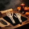 Coppia di Mani Scheletriche 3D Vintage Usurate Colore Osso, Prop Halloween Articolato Modellabile, Decorazione Artiglio Spettrale per Casa Infestata, Festa da Brivido