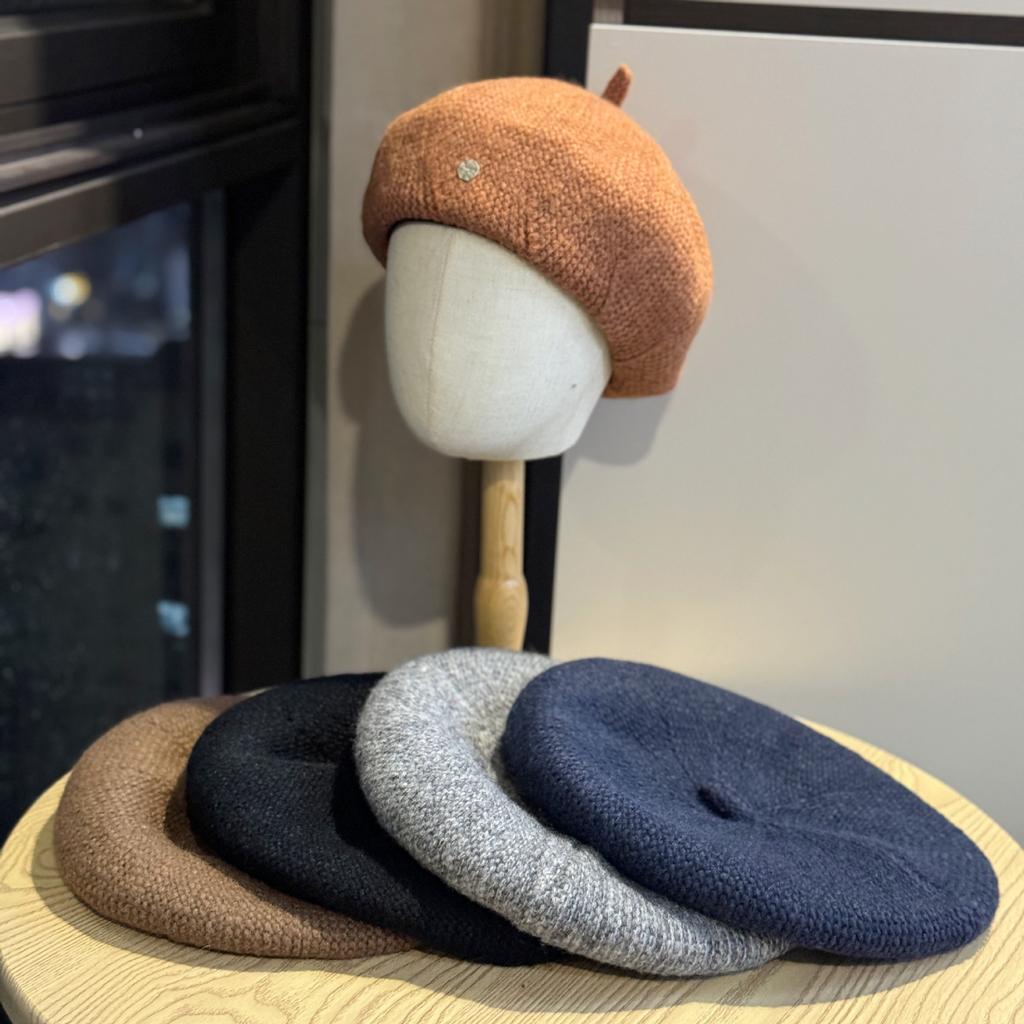 New Autumn and Winter Knitted Beret Women's Casual Literary Painter's Hat Korean Version Versatile Face Showing Little Bud Hat Trend