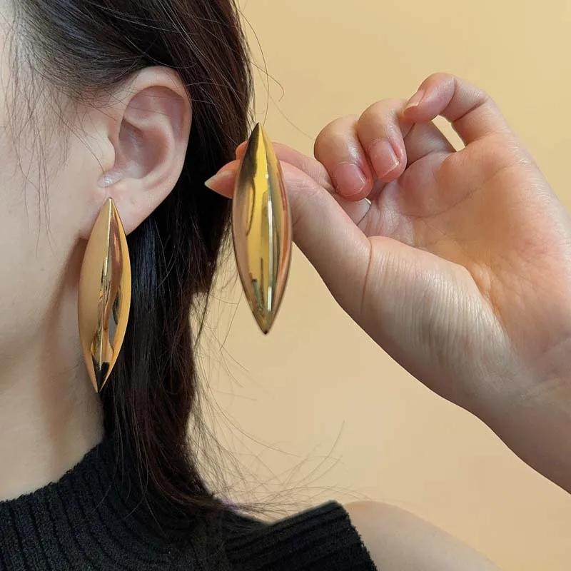 

Vintage Exaggerated Metal Conical Smooth Plain Long Stud Earrings for Women Light Luxury Fashion Geometry Earrings Zircon 2026 золотой