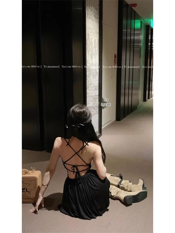 Elegant Petite Backless Halter V-Neck Little Black Dress - Hepburn Style