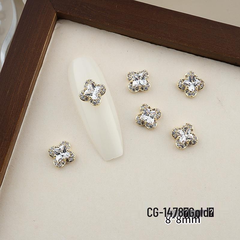 Luxurious Zircon Four-Leaf Clover Nail Art: White K Gold Heart Accessories