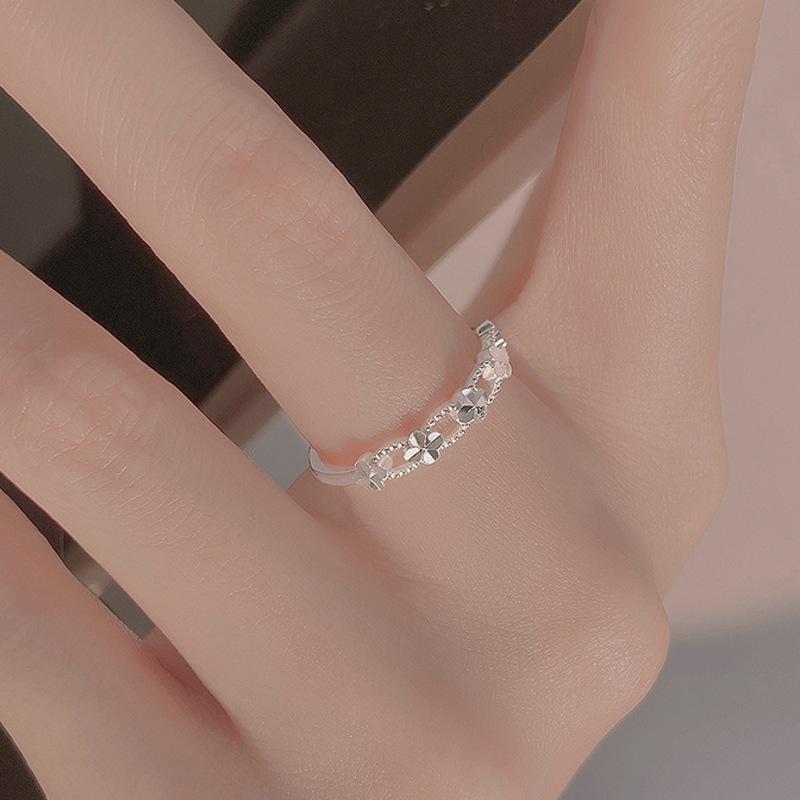 Модное Универсальное Полое Кольцо с Четырехлистником для Женщин - Высококачественное Легкое Роскошное Ручное Украшение 2025 Нишевый Дизайн Adjustable Open Size