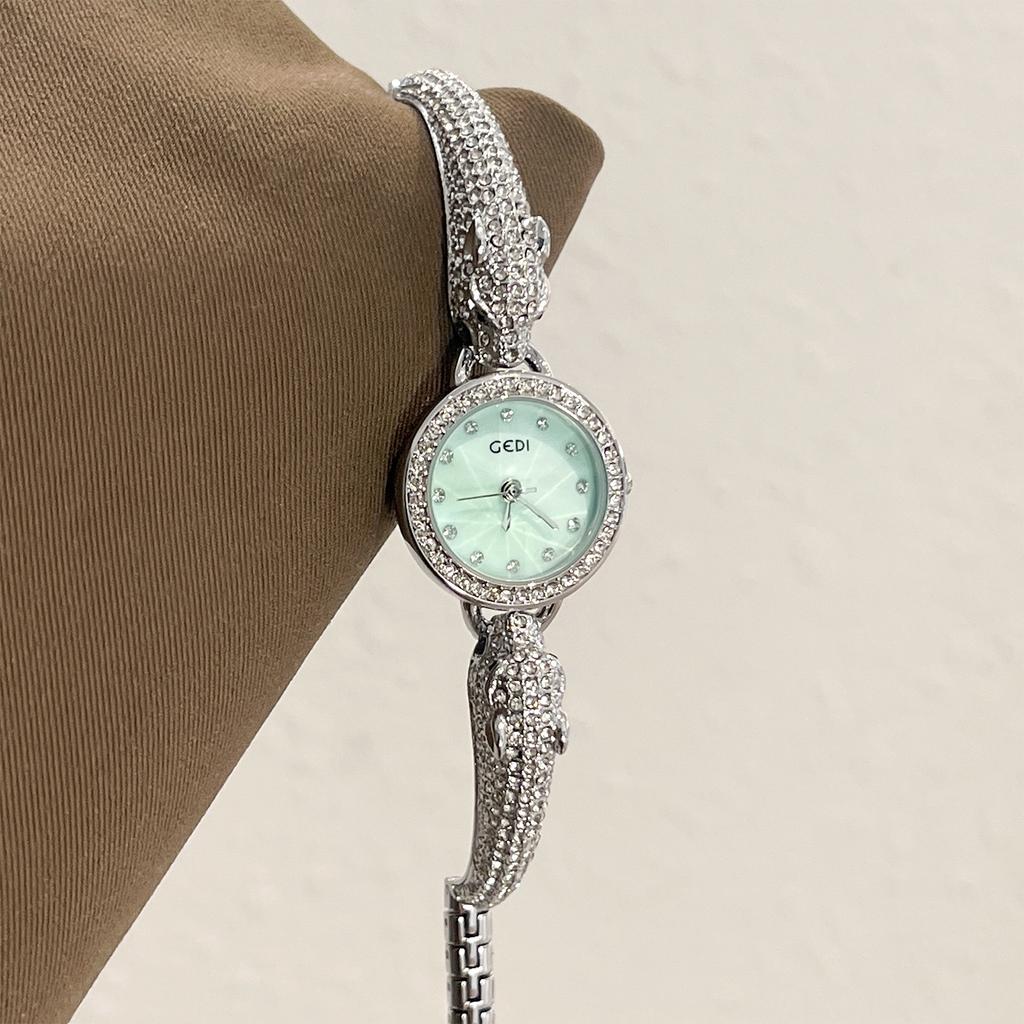 Retro Classic Luxury Watch for Women Diamond-Studded Bracelet Quartz Ladies Watch Dragon-Shaped Bracelet Ladies Wristwatch Gift